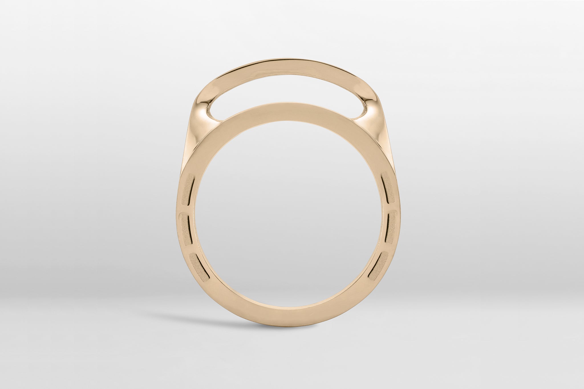 SoruxParis has created Motion collection. A handcrafted contemporary jewelry made in France. In gold 18K or silver 925. Our precious metals are sourced following the guidelines of RJC the Responsible Jewelry Council. 
