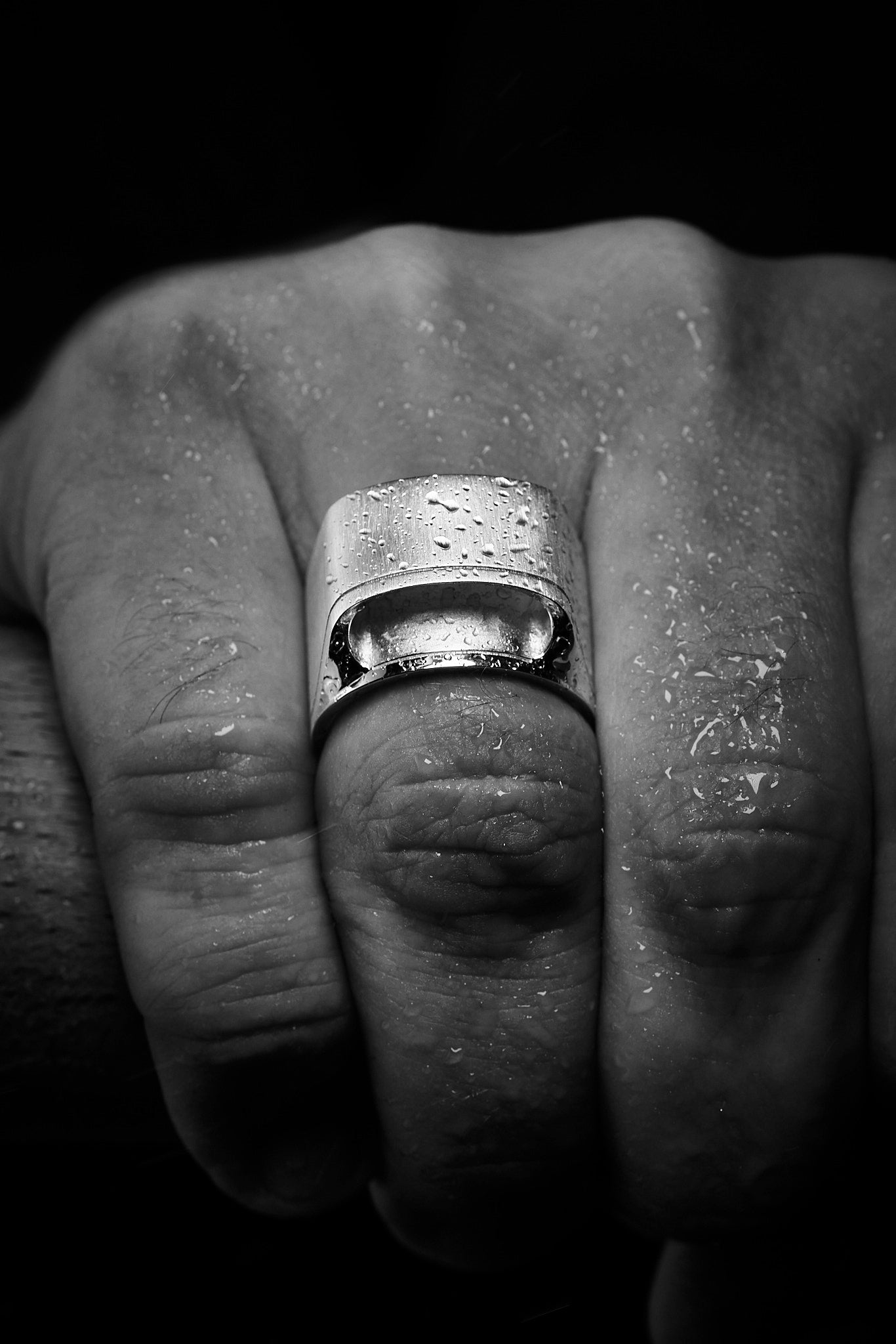 M8 ring 18k white gold male boyz wearing wet hot view photo sorux paris SoruxParis luxury jewellery  details consciousluxury uniqueness design mclaverok photo francois_fleury gold from responsible mines