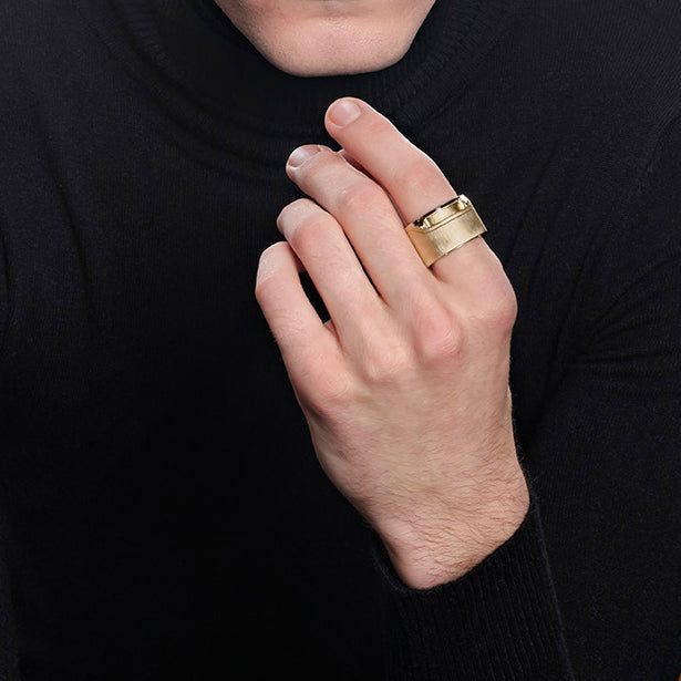M8 ring 18k gold male boy boyz wearing using photo sorux paris SoruxParis luxury jewellery  details consciousluxury uniqueness design  Mauricio Clavero Kozlowski mclaverok photo francois_fleury gold  from responsible mines