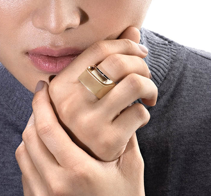 M8 ring 18k gold girl wearing using photo sorux paris SoruxParis luxury jewellery  details consciousluxury uniqueness design  Mauricio Clavero Kozlowski mclaverok photo francois_fleury gold  from responsible mines