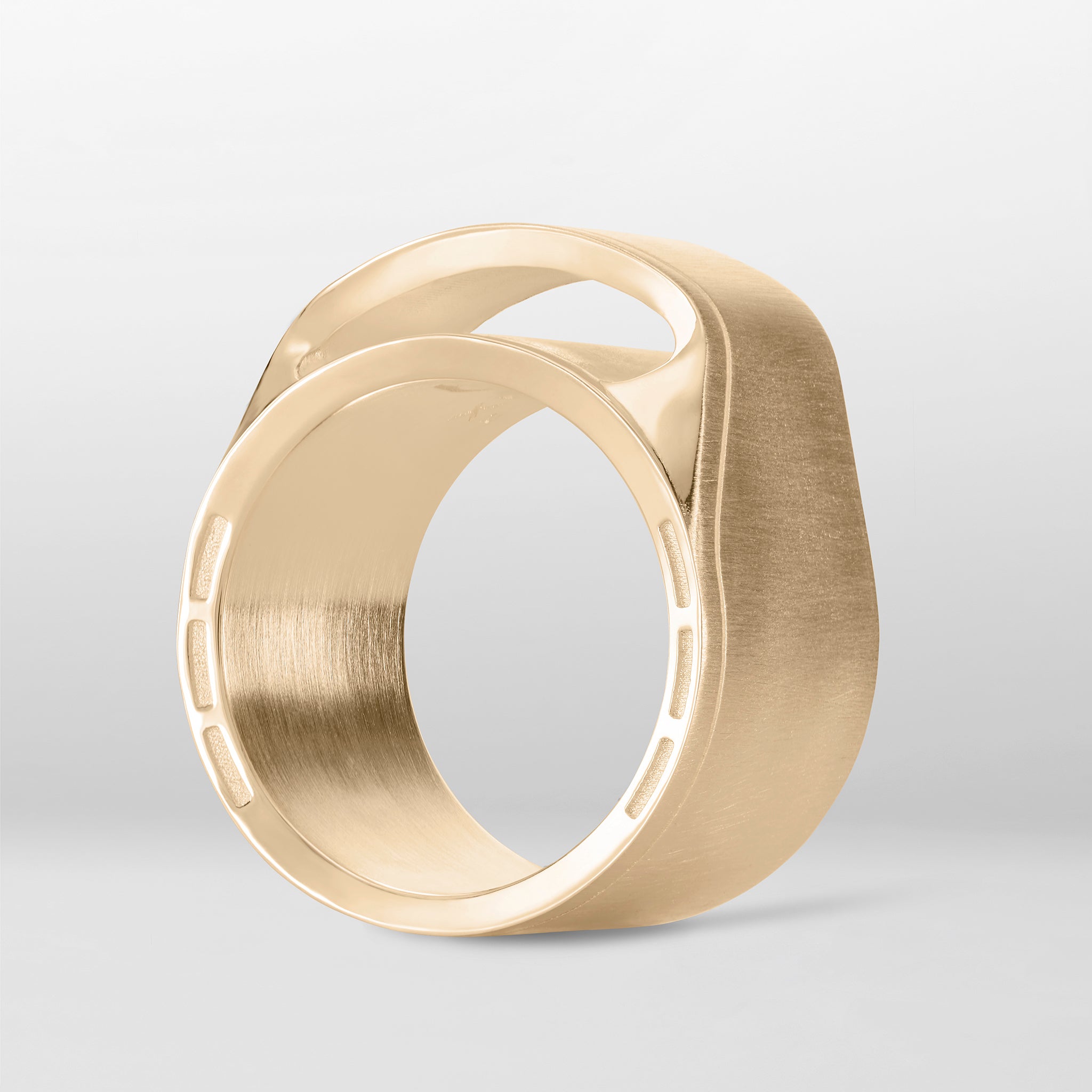 M8 ring 18k gold front side view photo sorux paris SoruxParis luxury jewellery  details consciousluxury uniqueness design  Mauricio Clavero Kozlowski mclaverok photo francois_fleury gold  from responsible mines