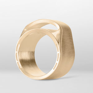 M8 ring 18k gold front side view photo sorux paris SoruxParis luxury jewellery  details consciousluxury uniqueness design  Mauricio Clavero Kozlowski mclaverok photo francois_fleury gold  from responsible mines