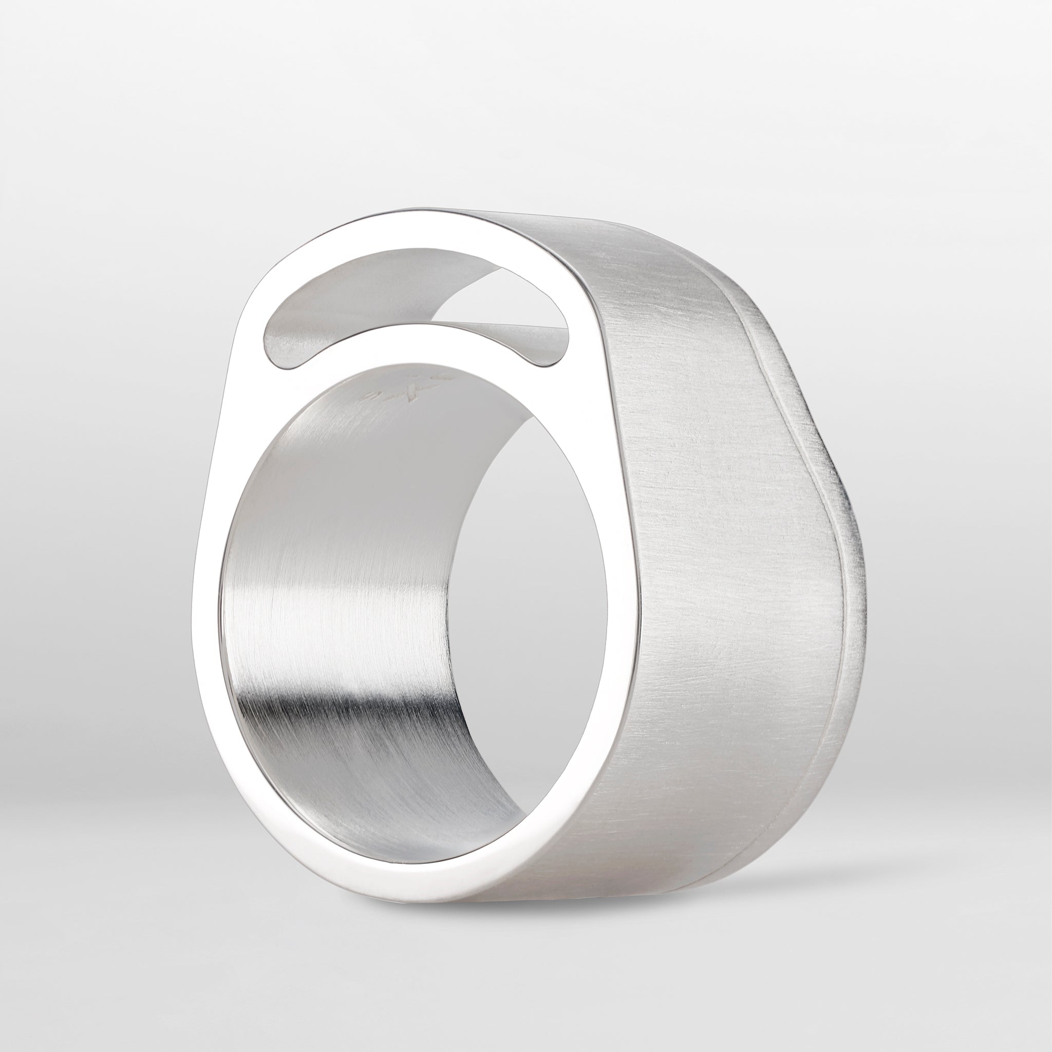 M8 ring silver side view photo sorux paris luxury jewellery  details consciousluxury uniqueness design mclaverok photo francois_fleury