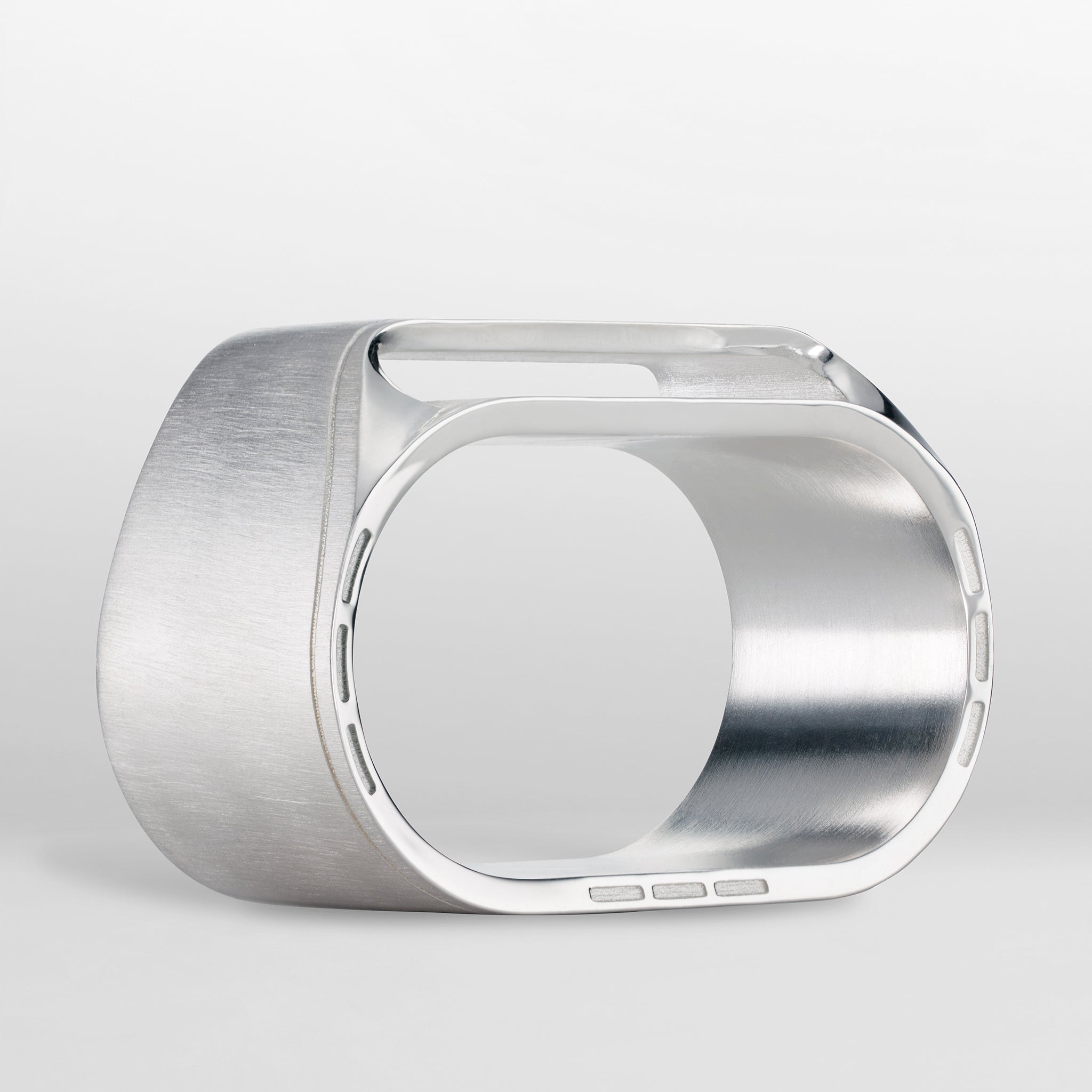M9 ring silver side view photo sorux paris SoruxParis luxury jewellery  details consciousluxury uniqueness design mclaverok photo francois_fleury silver from responsible mines symbol of singularity doublefinger two finger 