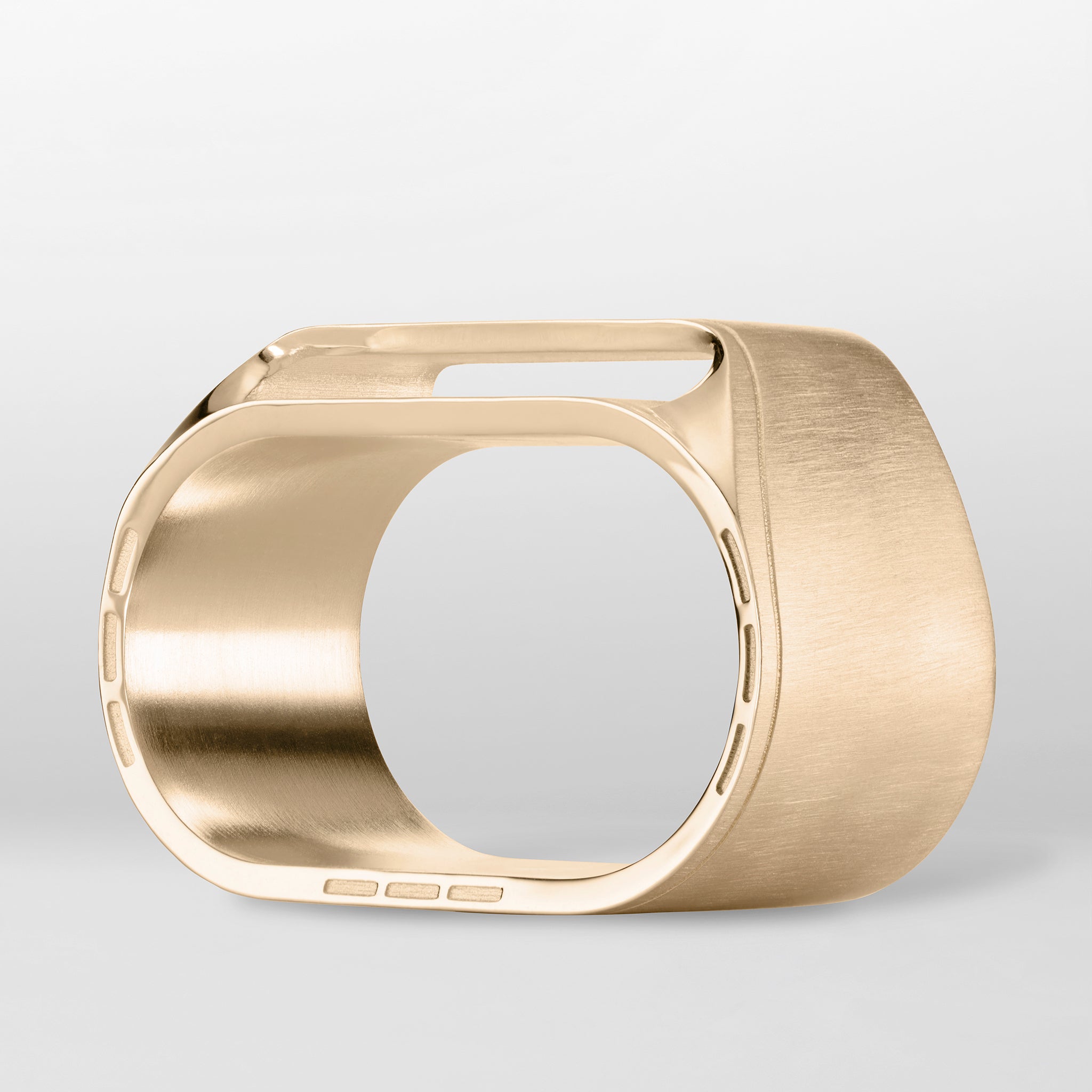 M9 ring 18k gold side view photo sorux paris SoruxParis luxury jewellery  details consciousluxury uniqueness design mclaverok photo francois_fleury silver from responsible mines symbol of singularity doublefinger two finger 