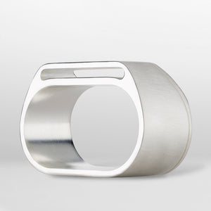 M9 ring silver backside view photo sorux paris SoruxParis luxury jewellery  details consciousluxury uniqueness design mclaverok photo francois_fleury silver from responsible mines symbol of singularity doublefinger two finger 